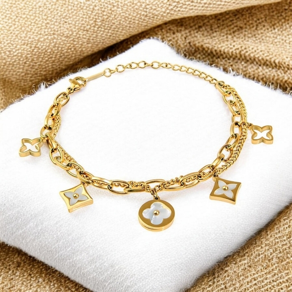 ποΈElegant 18K Gold Plated Geometric Charms Bracelet β Mother of Pearl Inlayβ¨ - Picture 9 of 11